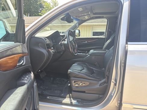 Used 2016 Cadillac Escalade ESV Luxury AWD/4WD image 14