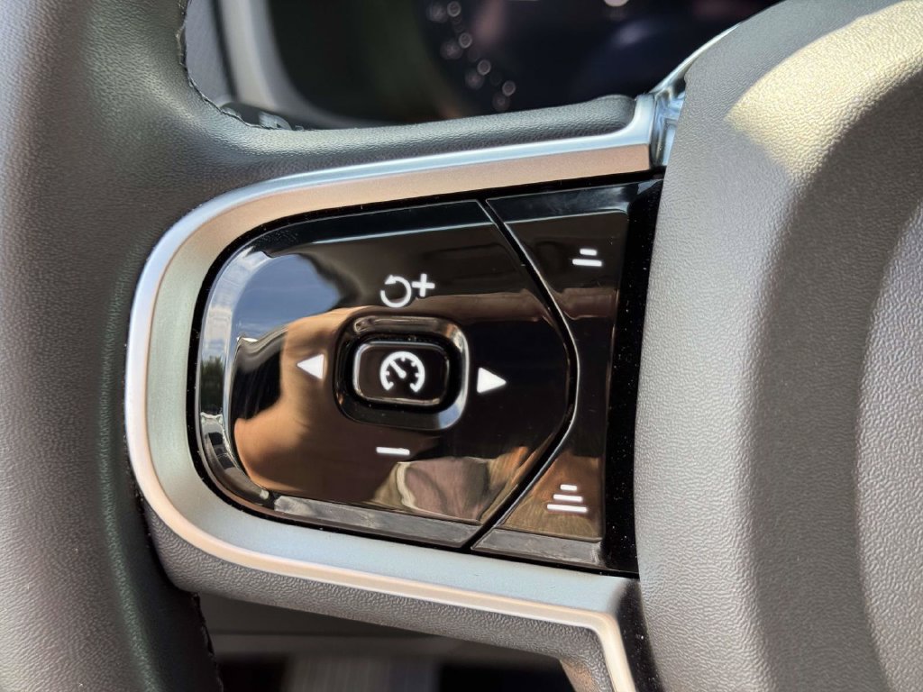Certified 2025 Volvo XC90 B5 Core AWD/4WD image 19