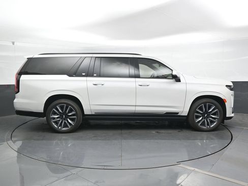 Used 2024 Cadillac Escalade ESV Sport Platinum AWD/4WD image 4