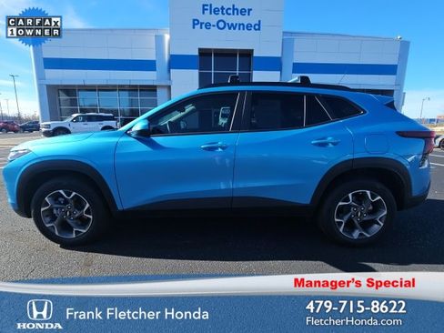 Used 2025 Chevrolet Trax LT w/ Driver Confidence Package image 1