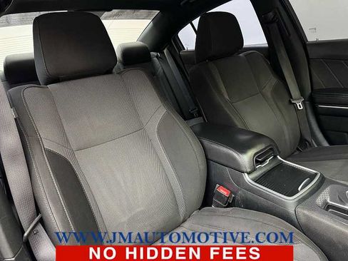 Used 2015 Dodge Charger SXT RWD image 21