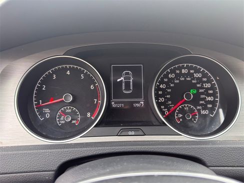 Used 2017 Volkswagen Golf Wolfsburg Edition image 17