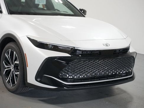 New 2026 Toyota Crown XLE image 4