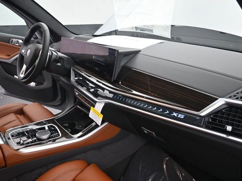 Used 2026 BMW X5 xDrive50e w/ Premium Package image 23