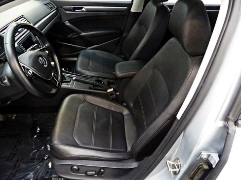 Used 2018 Volkswagen Passat 2.0T R-Line image 8