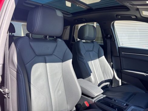 Used 2025 Audi Q3 2.0T Premium w/ Convenience Package image 16