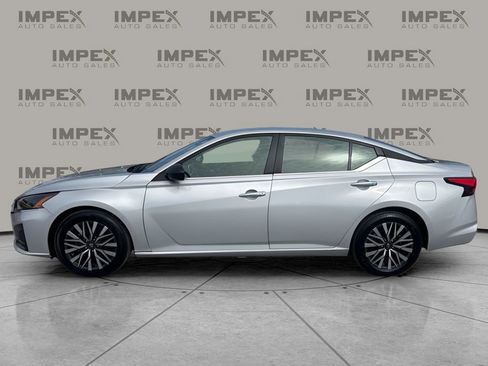 Used 2025 Nissan Altima 2.5 SV image 2