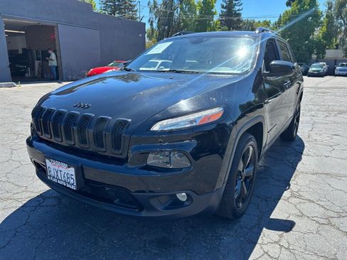 Used 2018 Jeep Cherokee Latitude w/ Altitude Package FWD image 6