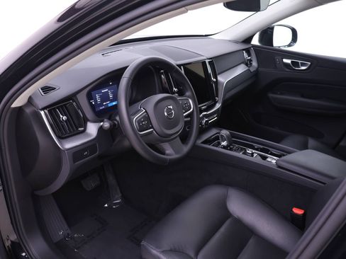 Certified 2025 Volvo XC60 B5 Core AWD/4WD image 6