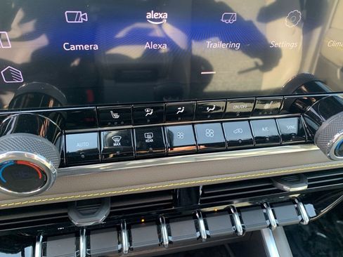 Used 2024 Chevrolet Colorado ZR2 w/ Technology Package image 22