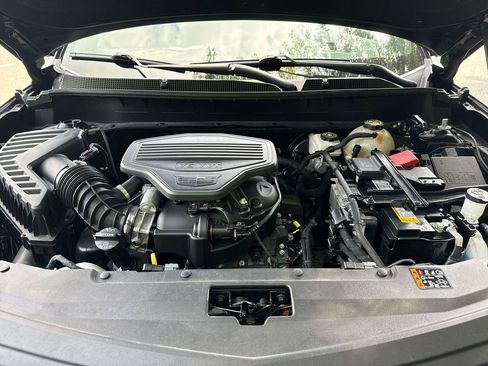 Used 2022 Cadillac XT6 Sport w/ Technology Package AWD/4WD image 31