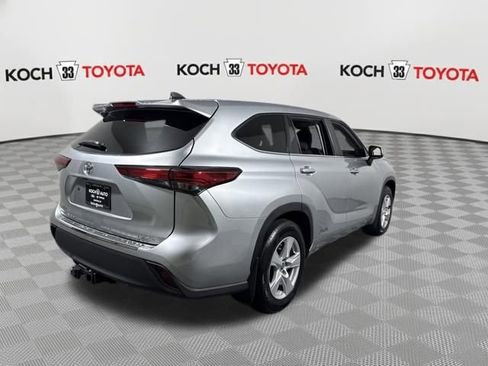 Used 2023 Toyota Highlander LE image 8