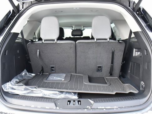 Used 2026 Ford Explorer Active w/ Active Comfort Package image 19