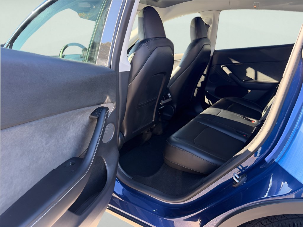 Used 2023 Tesla Model Y Long Range AWD/4WD image 45