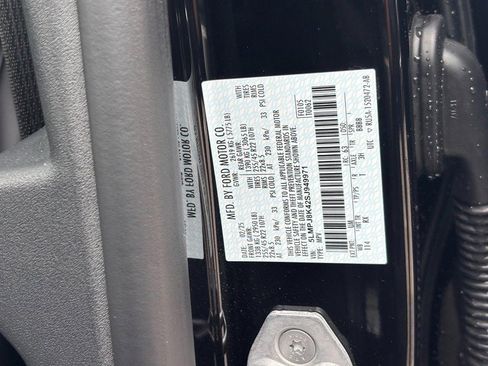 Used 2025 Lincoln Nautilus Reserve AWD/4WD image 23