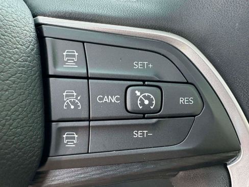 Used 2024 Jeep Grand Cherokee Altitude AWD/4WD image 21