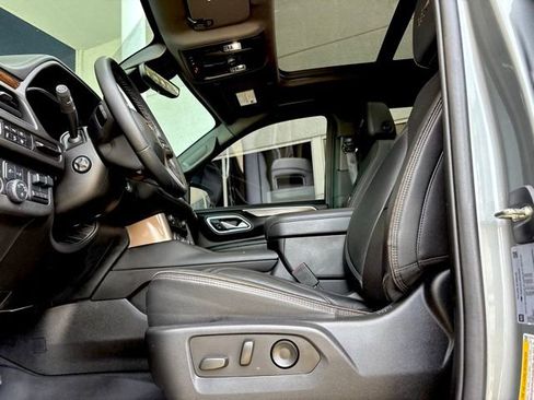 Used 2023 Chevrolet Suburban High Country image 12