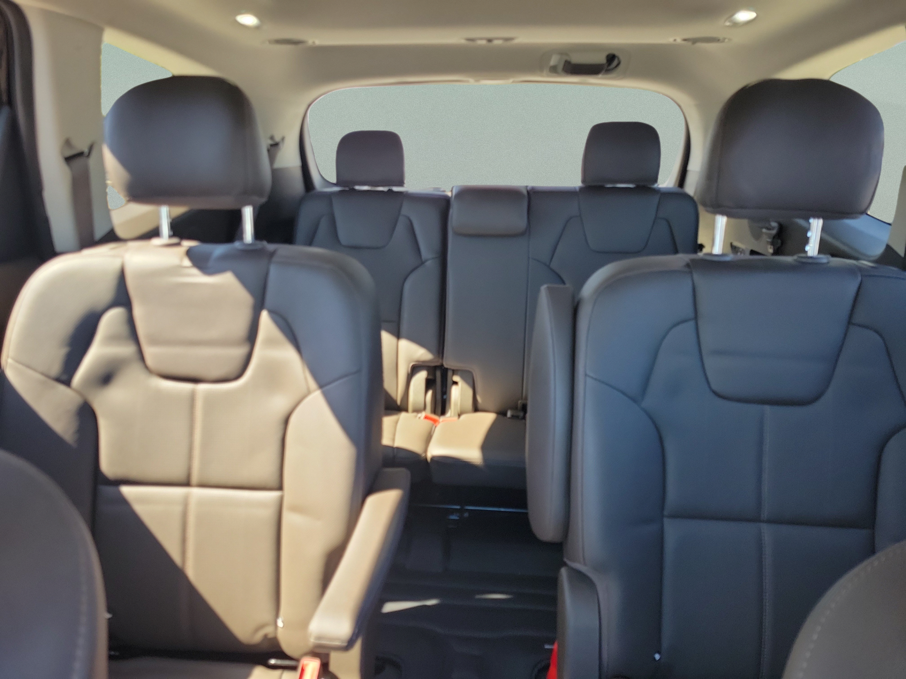 Used 2021 Kia Telluride SX w/ Nightfall Edition Package AWD/4WD image 9