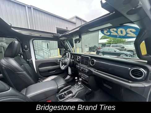 Used 2023 Jeep Wrangler Unlimited Sahara AWD/4WD image 41
