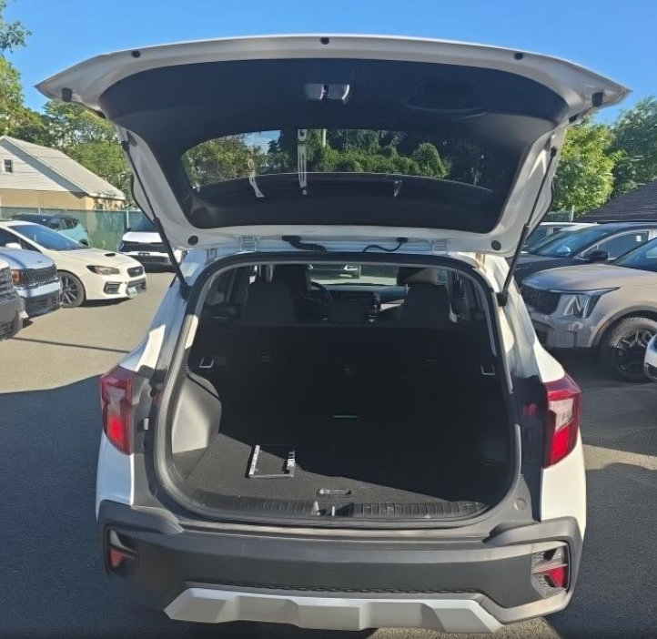Used 2024 Kia Seltos LX AWD/4WD image 6