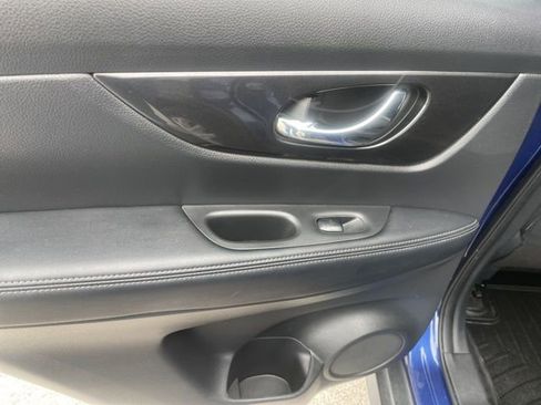 Used 2019 Nissan Rogue SV AWD/4WD image 52