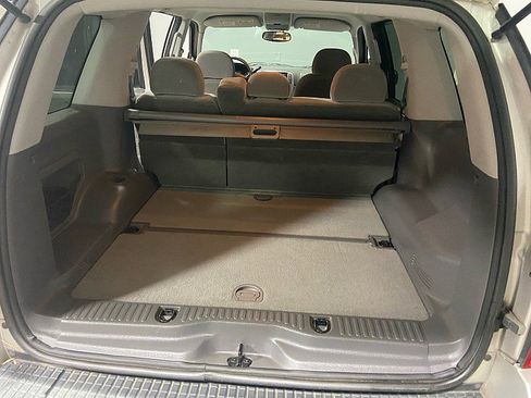 Used 2004 Ford Explorer XLT image 30