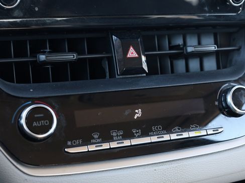 Used 2020 Toyota Corolla LE image 18