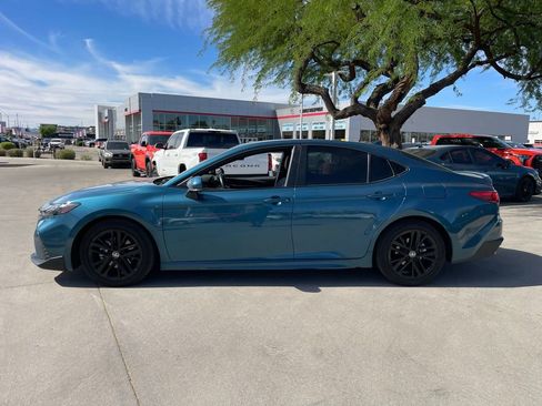 Used 2025 Toyota Camry SE image 5