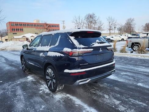 Used 2025 Mitsubishi Outlander SE image 5
