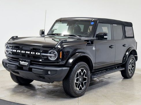 Used 2023 Ford Bronco Outer Banks image 6