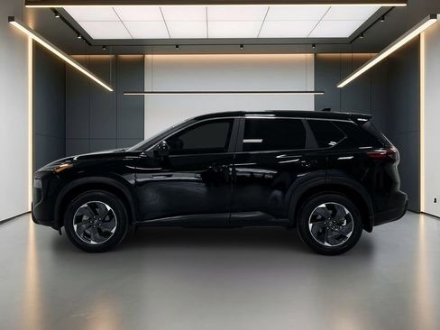 Used 2024 Nissan Rogue SV FWD image 2