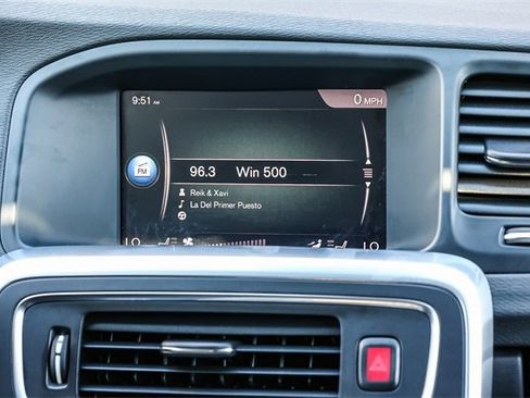 Used 2018 Volvo V60 T5 Cross Country w/ Convenience Package image 14