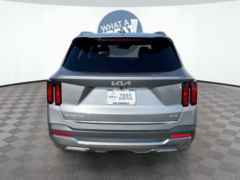 Certified 2025 Kia Sorento EX w/ EX Panoramic Sunroof Package image 5