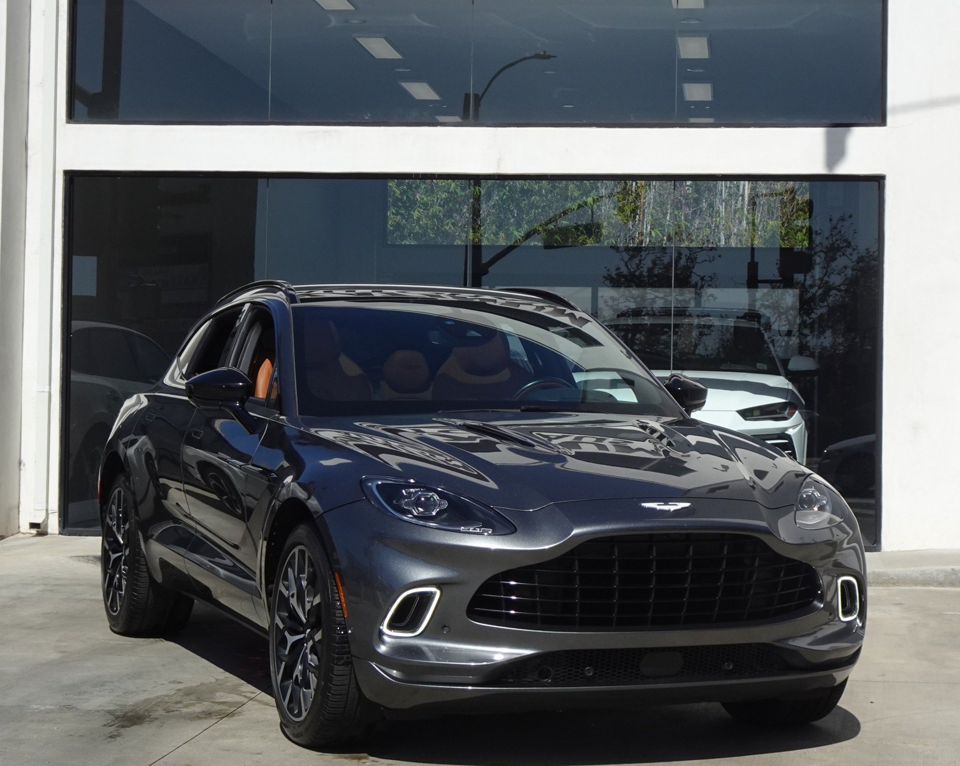 Used 2022 Aston Martin DBX AWD/4WD image 9