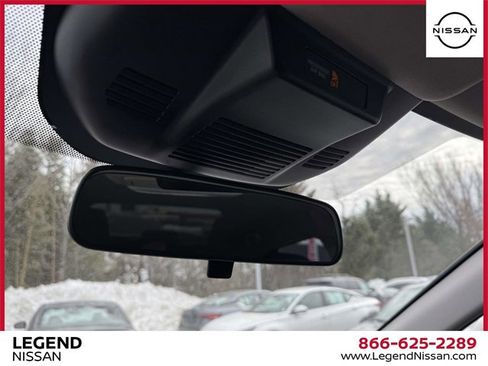 Used 2023 Nissan Rogue SV image 32