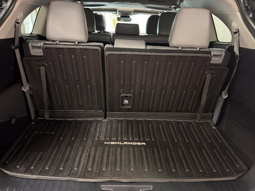 Used 2022 Toyota Highlander XLE AWD/4WD image 12