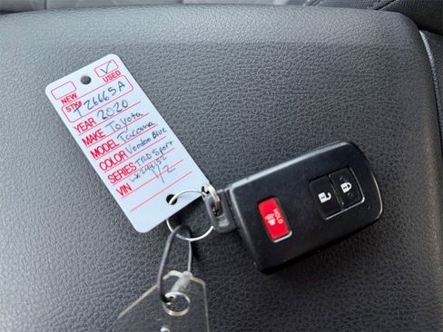 Used 2020 Toyota Tacoma TRD Sport image 29