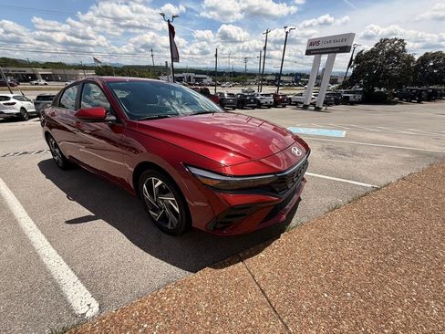 Used 2025 Hyundai Elantra SEL FWD image 3