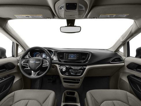 Used 2017 Chrysler Pacifica Touring FWD image 11