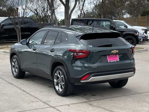 Used 2025 Chevrolet Trax LT image 4
