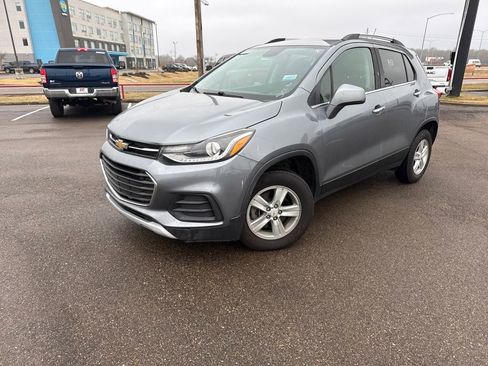 Used 2019 Chevrolet Trax LT w/ LT Convenience Package image 3