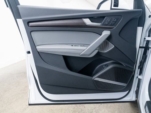 Used 2024 Audi Q5 e Premium Plus image 17