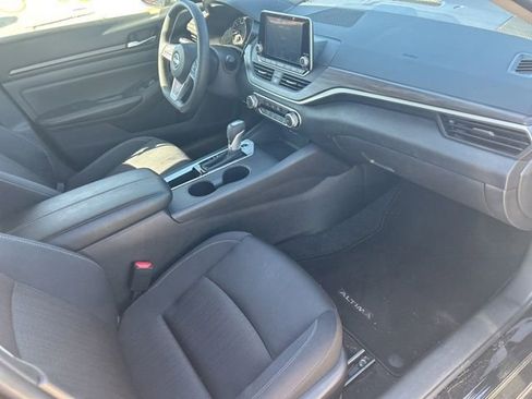 Used 2025 Nissan Altima 2.5 SV image 19