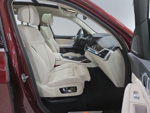 Used 2025 BMW X7 xDrive40i image 39