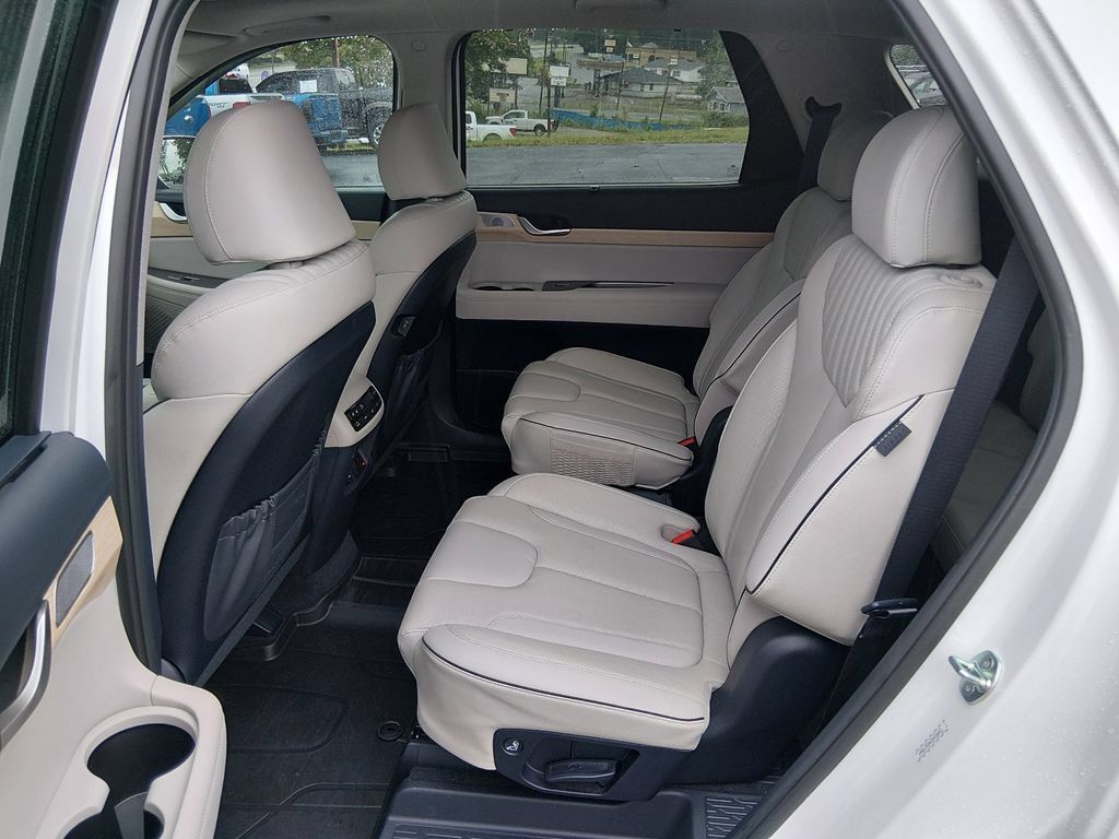 Used 2024 Hyundai Palisade Limited AWD/4WD image 15