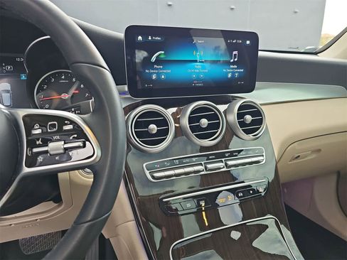 Used 2021 Mercedes-Benz GLC 300 4MATIC image 20