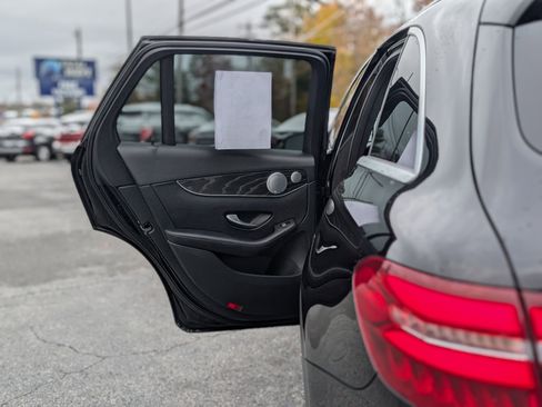 Used 2018 Mercedes-Benz GLC 300 4MATIC image 38