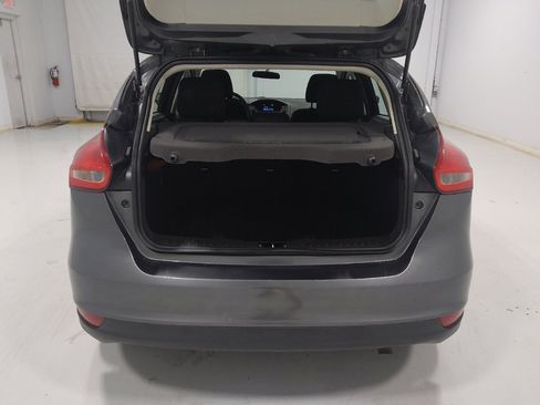 Used 2018 Ford Focus SE w/ Cold Weather Package FWD image 29