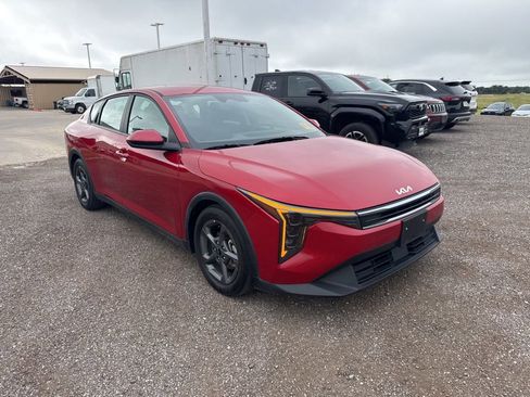 Used 2025 Kia K4 FWD image 3