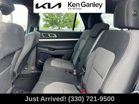 Used 2017 Ford Explorer XLT FWD image 10